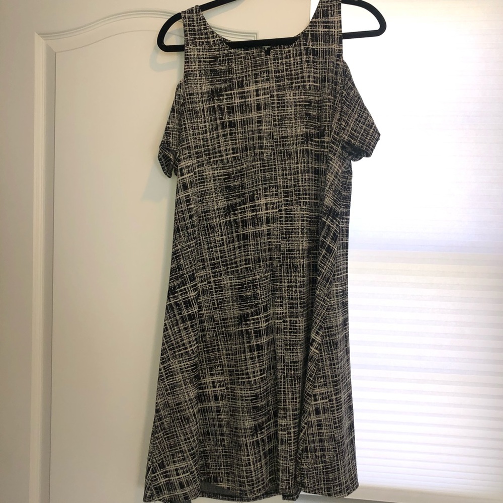 Sharagano white and black cold shoulder dress